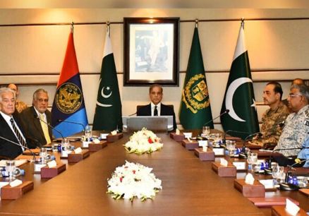 وزیراعظم اور مسلح افواج کے سربراہان کا آئی ایس آئی ہیڈ کوارٹر کا دورہ