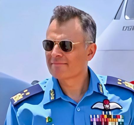 سوشل میڈیا کے نئے ہیرو،ایئر وائس مارشل اورنگزیب احمد کون ہیں؟