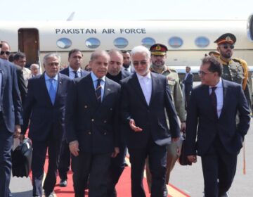 پاک ایران تعلقات میں نئی جان، شہباز شریف کا تہران میں تاریخی استقبال