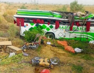 بولان: سدا بہار کوچ کو حادثہ، 4 مسافر جاں بحق، 28 زخمی