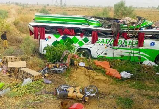 بولان: سدا بہار کوچ کو حادثہ، 4 مسافر جاں بحق، 28 زخمی