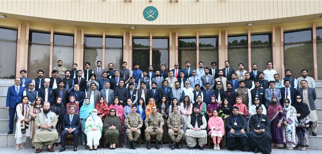 پاکستان کی سالمیت پر آنچ آئی تو فولادی ہاتھ سے جواب دینگے،آرمی چیف
