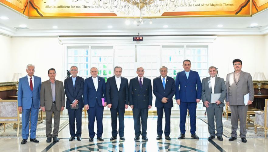 پہلگام واقعہ پر بھارتی پراپیگنڈا مسترد، وزیراعظم کی ایران کو علاقائی تعاون کی یقین دہانی
