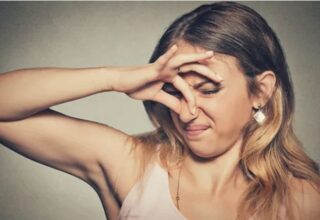 گرمیوں میں بغلوں کی بدبو سے نجات کے آسان اور مؤثر طریقے