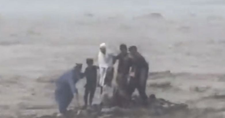سوات میں سیلابی ریلے کی تباہی: ایک ہی خاندان کے 15 افراد سمیت 18 سیاح پانی میں بہہ گئے