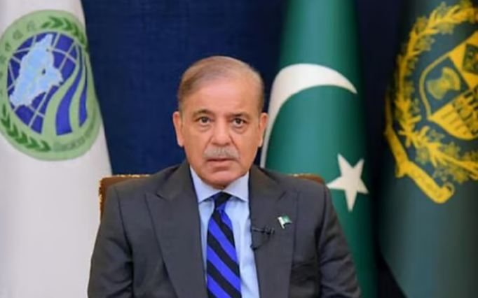 اقتدار کے ایوانوں میں تنخواہوں کا شور، وزیراعظم کا سخت نوٹس