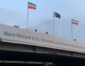 اسلام آباد میں ایران کے جھنڈے لہرا دیے گئے