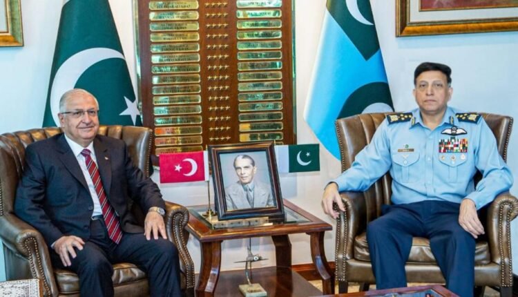 ترک وزیر دفاع کی ائیر ہیڈ کوارٹرز اسلام آباد آمد