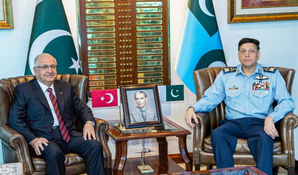 ترک وزیر دفاع کی ائیر ہیڈ کوارٹرز اسلام آباد آمد