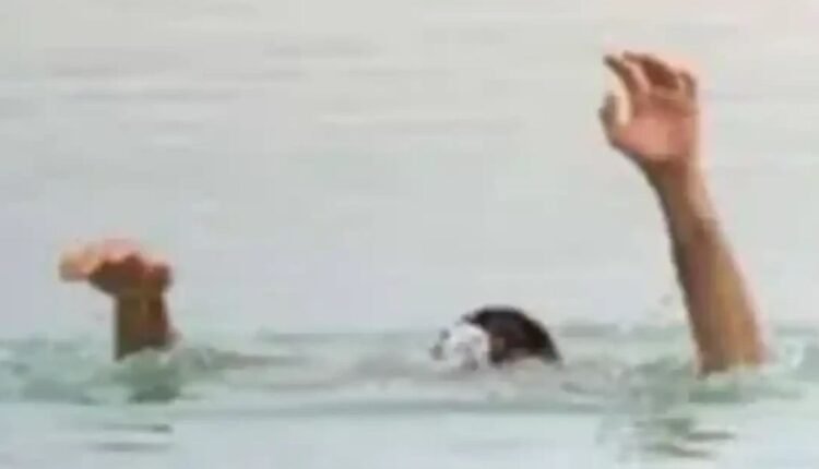 دُکی،انمبار ندی میں نہاتے ہوئے 4 کمسن بہنیں ڈوب کر جاں بحق