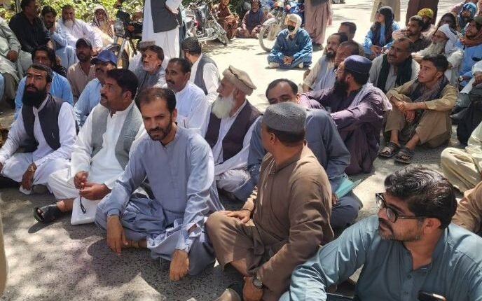 کوئٹہ: تنخواہوں کی عدم ادائیگی پر میٹروپولیٹن ملازمین کا احتجاج