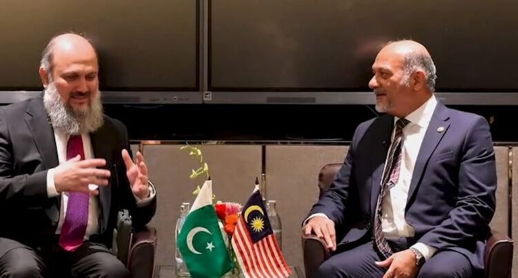 جام کمال اور ملائیشین وزیرِ ڈیجیٹل کی ملاقات، ڈیجیٹل تعاون بڑھانے پر اتفاق