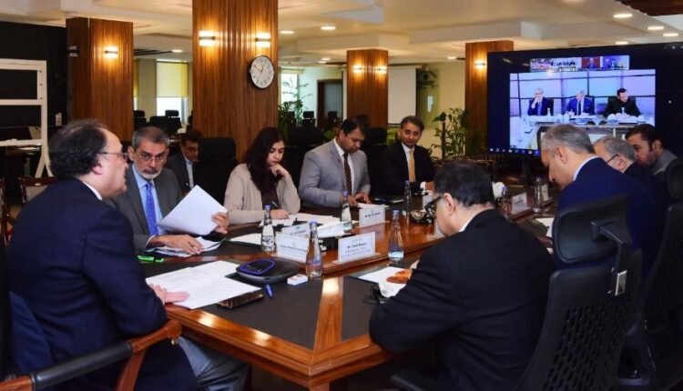 حکومت اور نجی شعبہ سرمایہ کاری کے مواقع بڑھائیں گے، وفاقی وزیر خزانہ