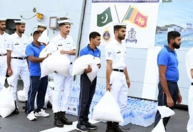 سری لنکا طوفان، پاک بحریہ کی فوری امدادی کارروائیاں شروع